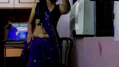 Mallu desi lilly aunty ki chokt ki pyas kaise bhujaye aunty ki puti dasta dekho choot ki aag nikaldi