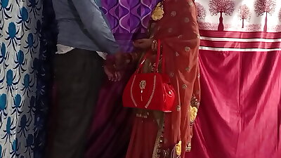 सादी में आई भाभी चुदाने को थी बेताब कोने में आकर पहले सरमाई फिर पेन्ट खोल कर सीधा लंड पर हमला बोला